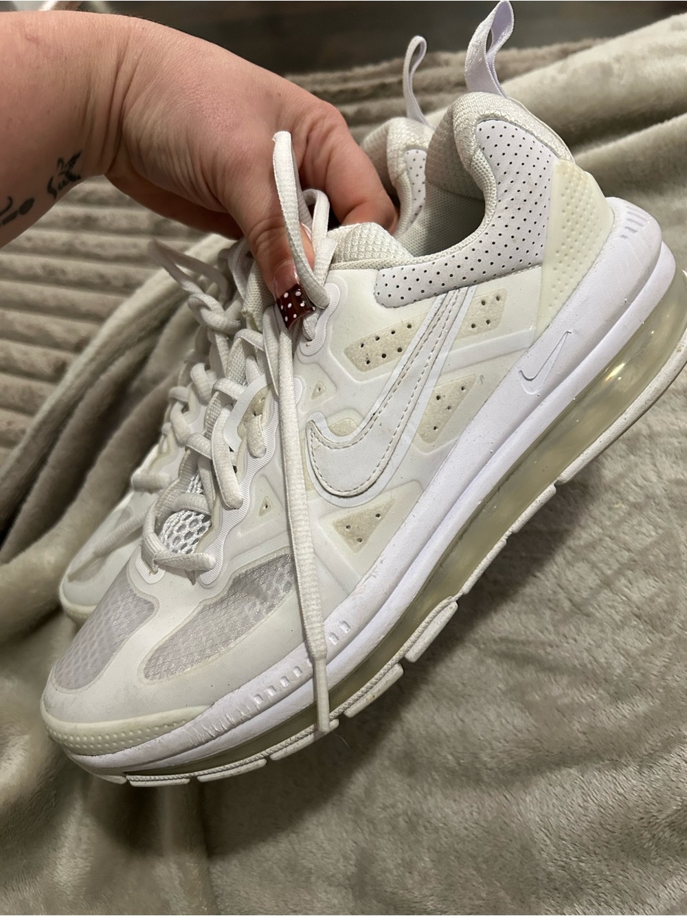 Nike Women's White / Cream Air-Cushioned Lace-Up Sneakers